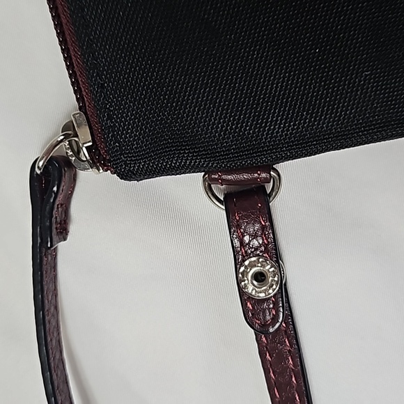 LEVENGER WRISTLET IN BLACK WITH BURGUNDY DETAILING - Picture 7 of 7